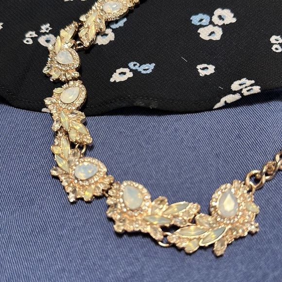 Opalescent statement necklace - Picture 7 of 7